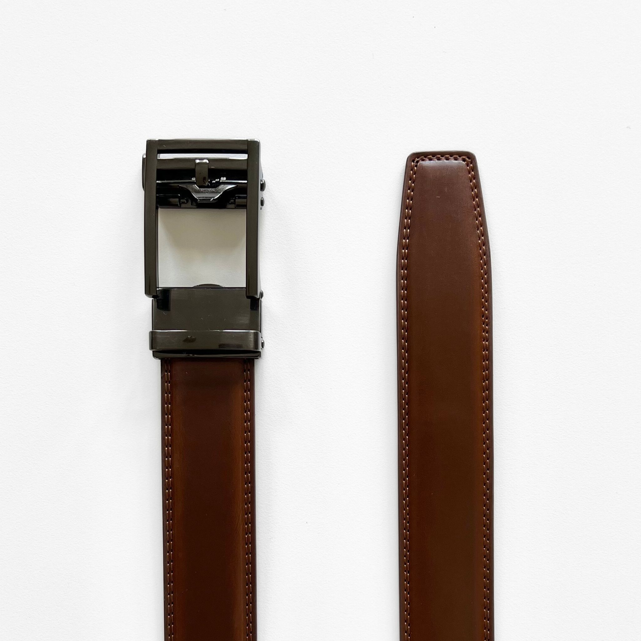 PRESENTSET #1 – 1 x Läderbälte med personlig gravyr