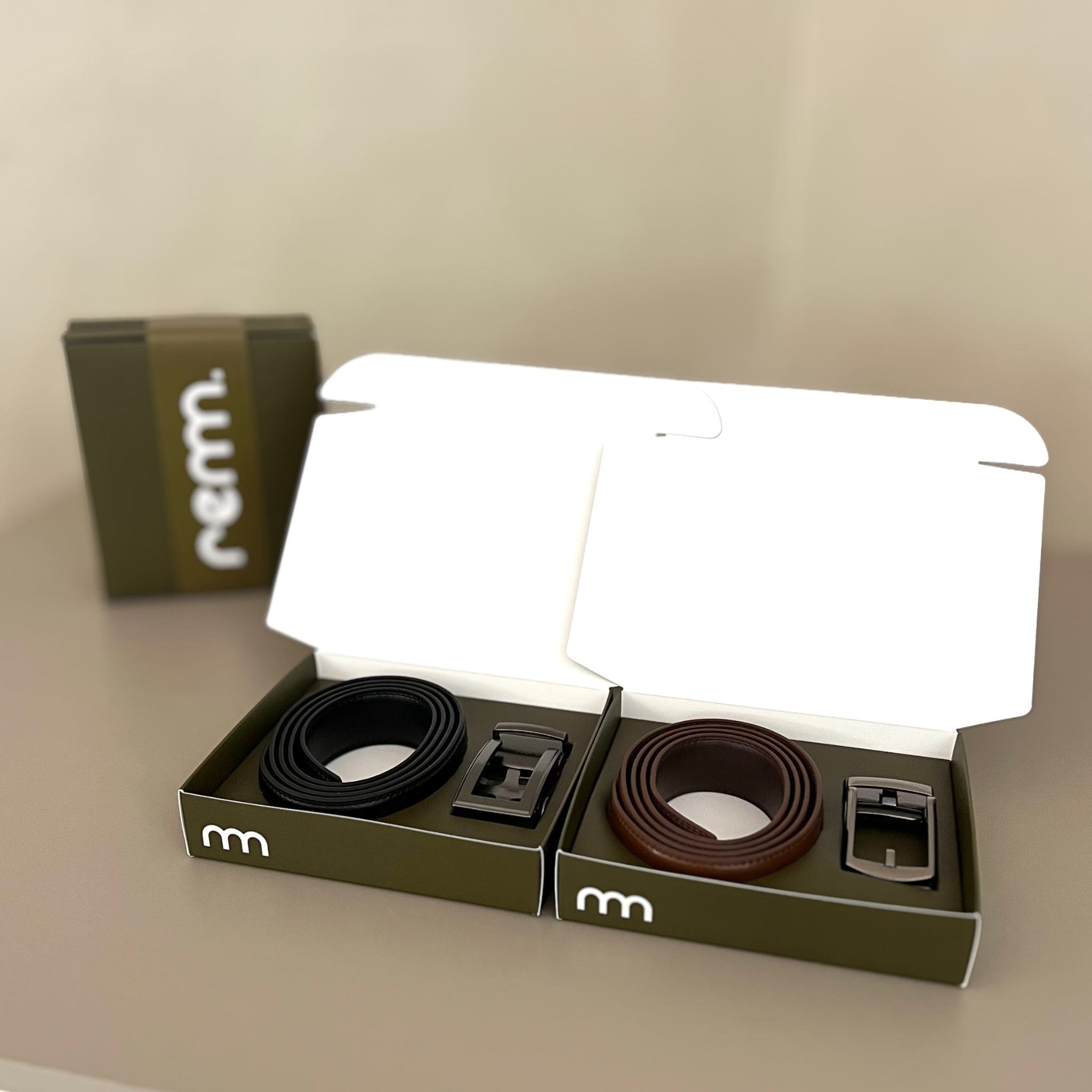 PRESENTSET #2 – 2 x Läderbälte med personlig gravyr