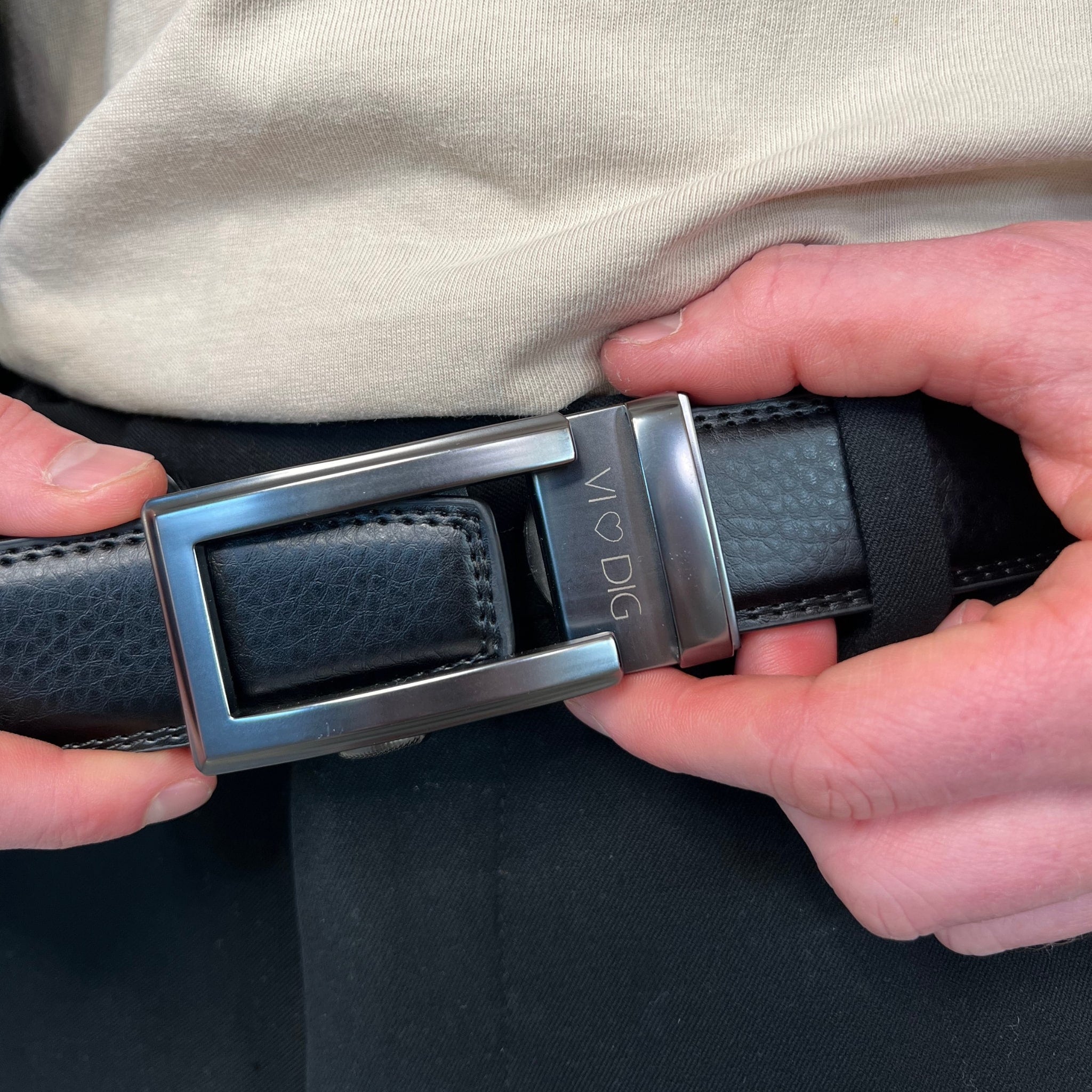 PRESENTSET #1 – 1 x Läderbälte med personlig gravyr