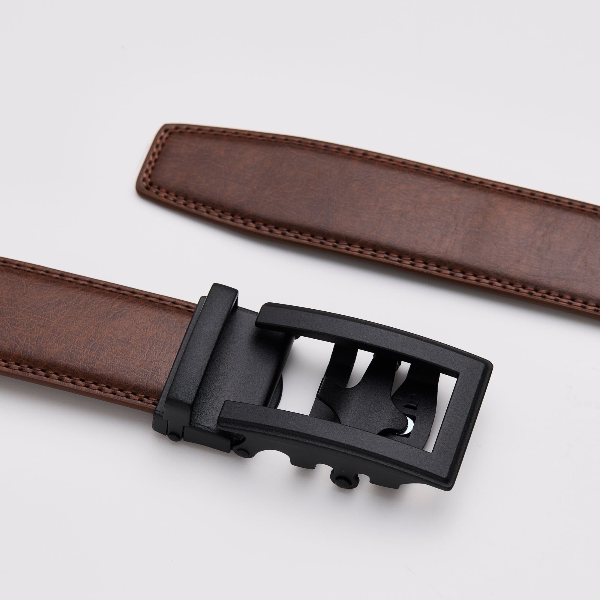 Brunt läderbälte utan hål