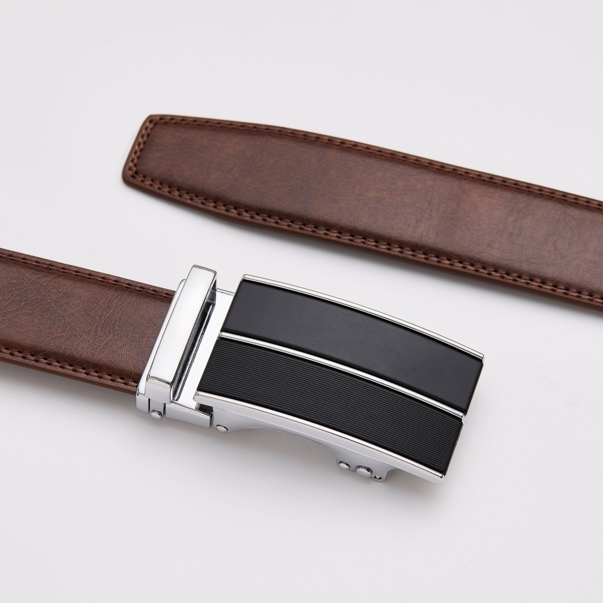 Brunt läderbälte utan hål