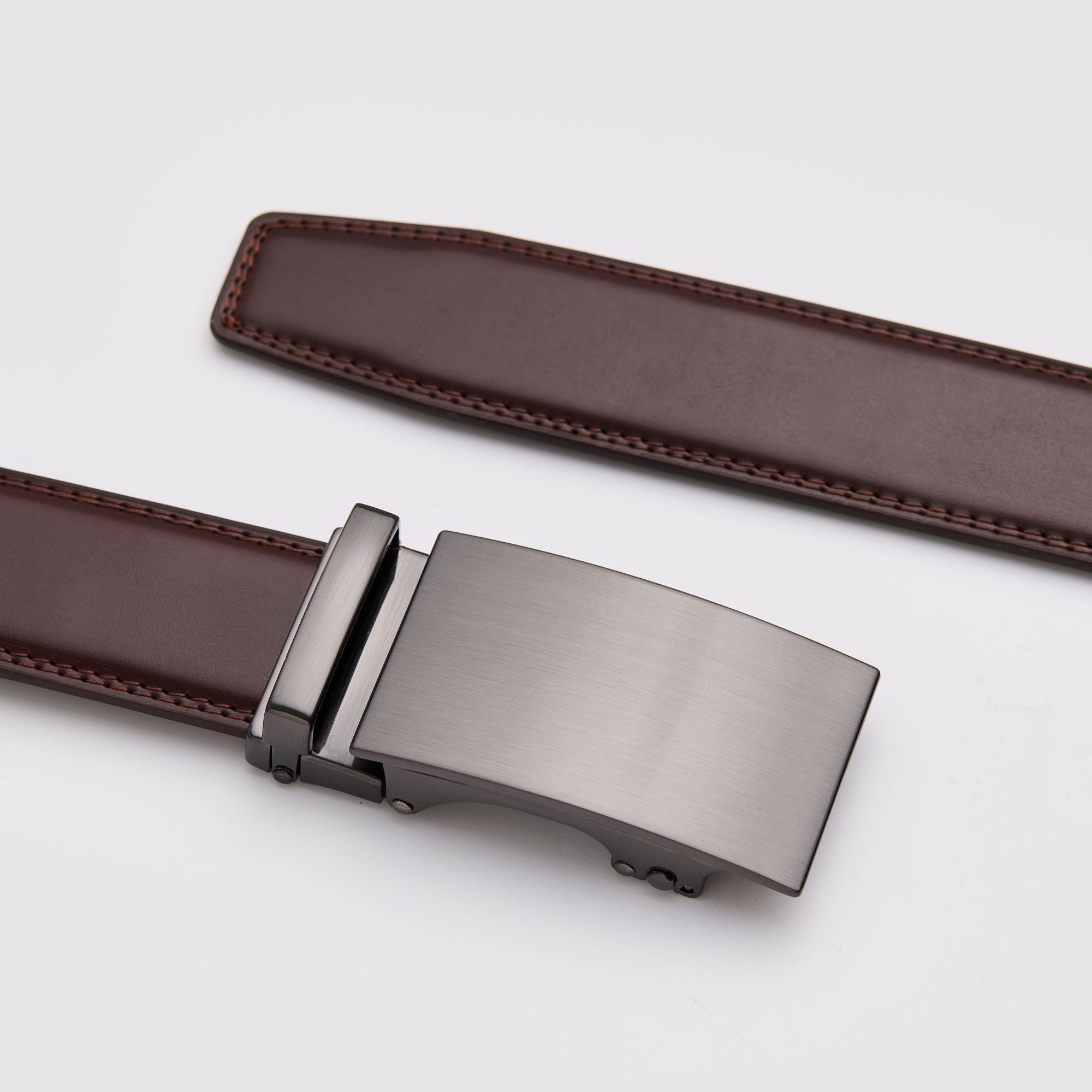 Mörkbrunt läderbälte utan hål