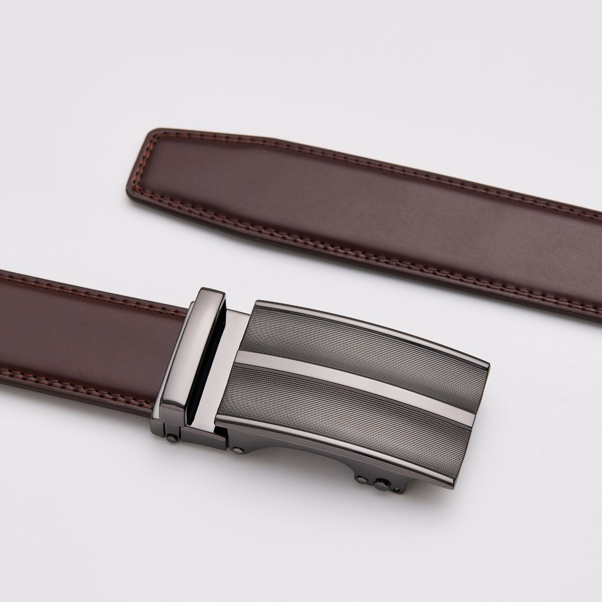 Mörkbrunt läderbälte utan hål