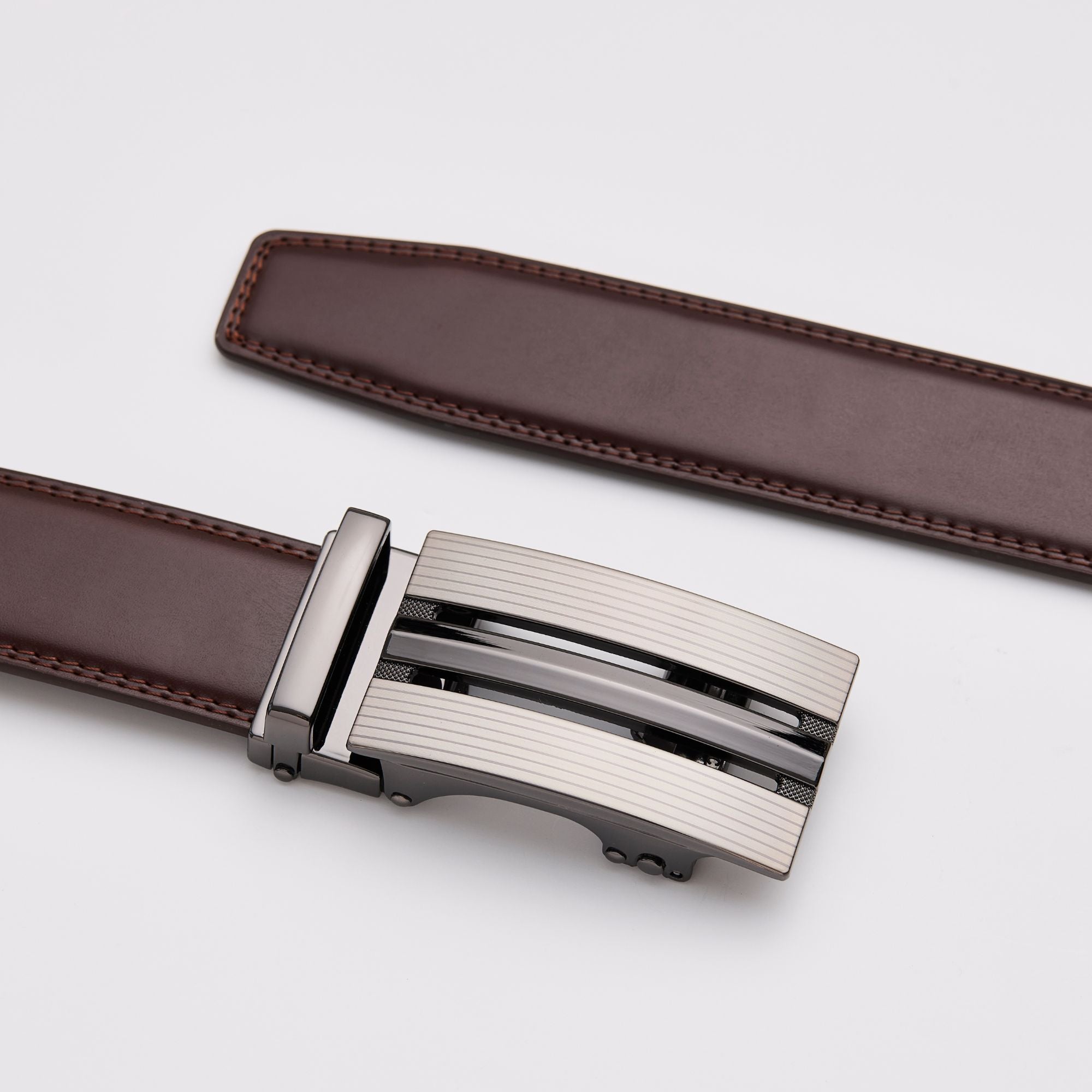 Mörkbrunt läderbälte utan hål